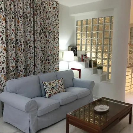 فندق مبيت وإفطار Flores فلوريديا